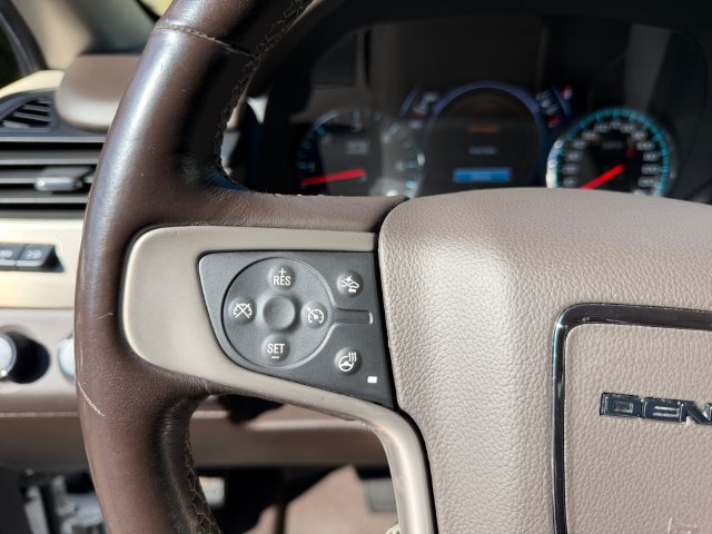 Used 2020 GMC Yukon XL Denali w/ Denali Premium Package AWD/4WD image 19