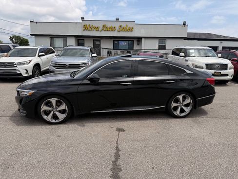 Used 2018 Honda Accord Touring image 1