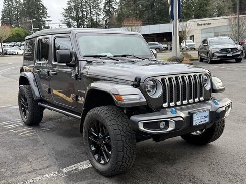 Used 2022 Jeep Wrangler Unlimited Sahara image 2
