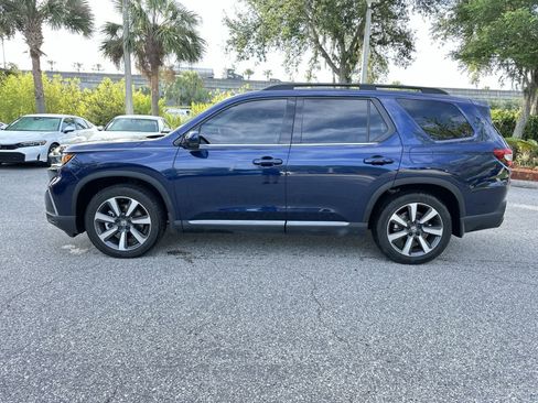 Used 2025 Honda Pilot Touring image 3