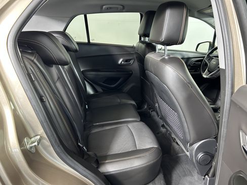 Used 2018 Chevrolet Trax LT w/ LT Convenience Package FWD image 25