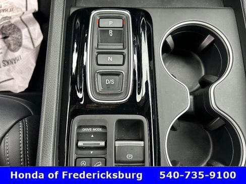 Certified 2025 Honda Pilot Touring image 21