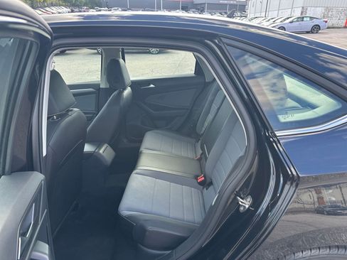 Used 2025 Volkswagen Jetta SE image 24