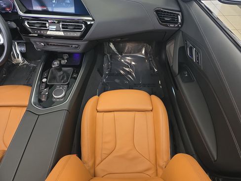 Used 2025 BMW Z4 M40i w/ Premium Package image 19