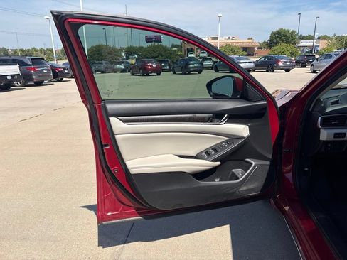 Used 2020 Honda Accord EX image 9