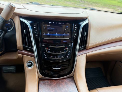 Used 2016 Cadillac Escalade Platinum AWD/4WD image 20