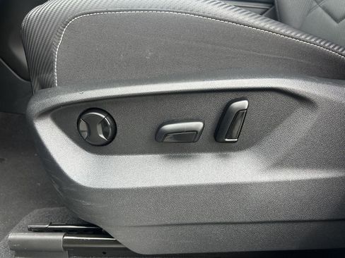 Used 2024 Volkswagen Atlas Cross Sport SE image 12