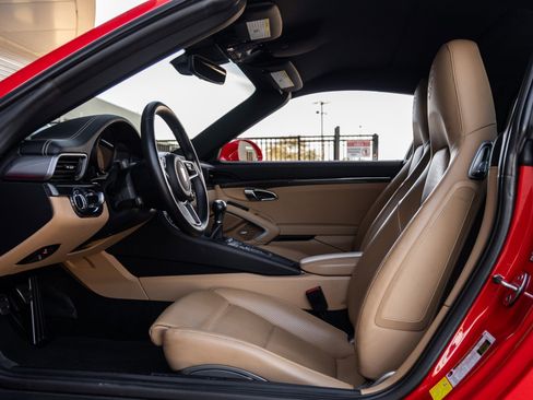 Certified 2019 Porsche 911 Targa 4S image 28