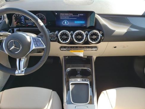 New 2025 Mercedes-Benz GLA 250 4MATIC image 18