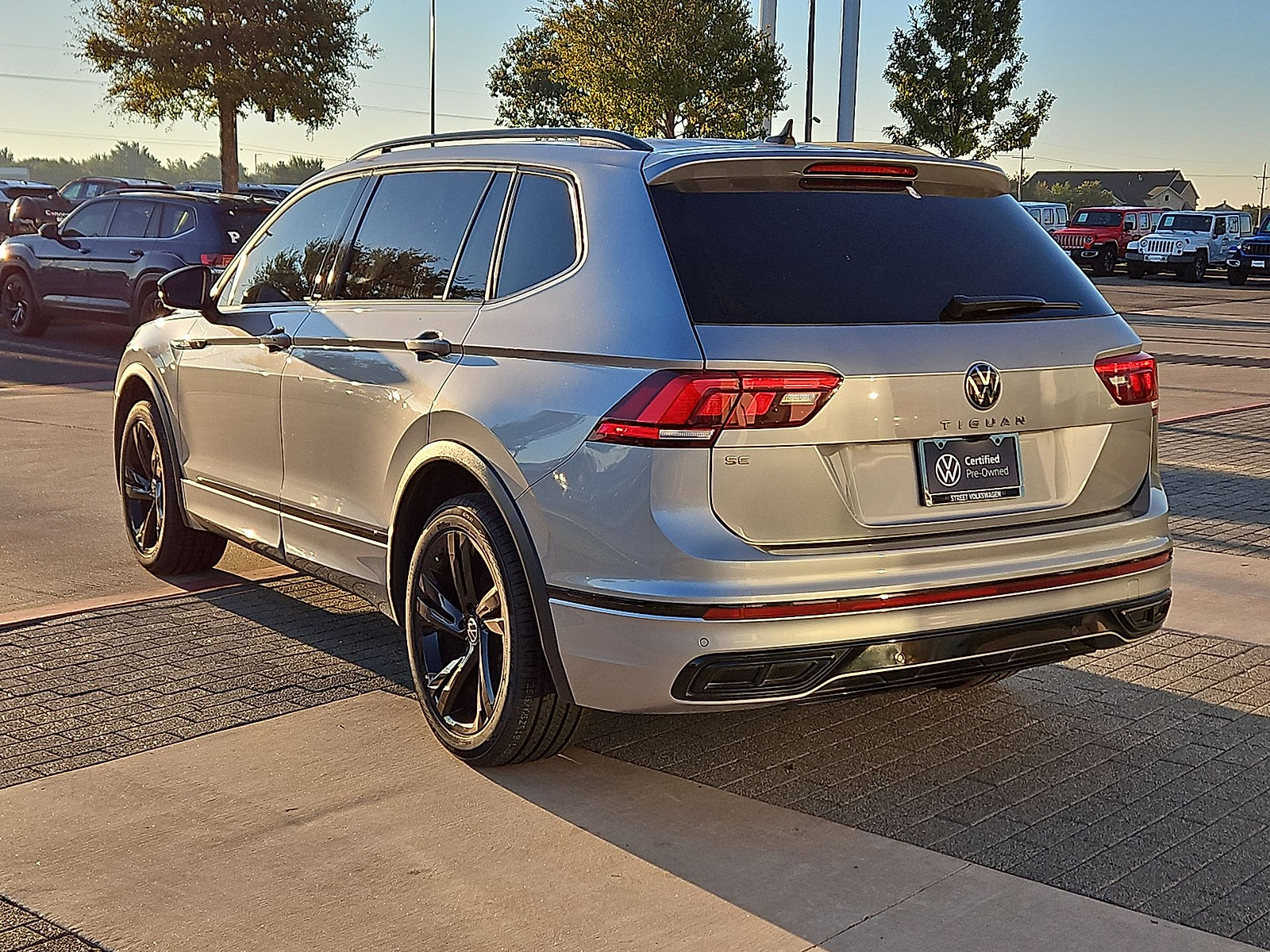 Certified 2024 Volkswagen Tiguan SE R-Line FWD image 6