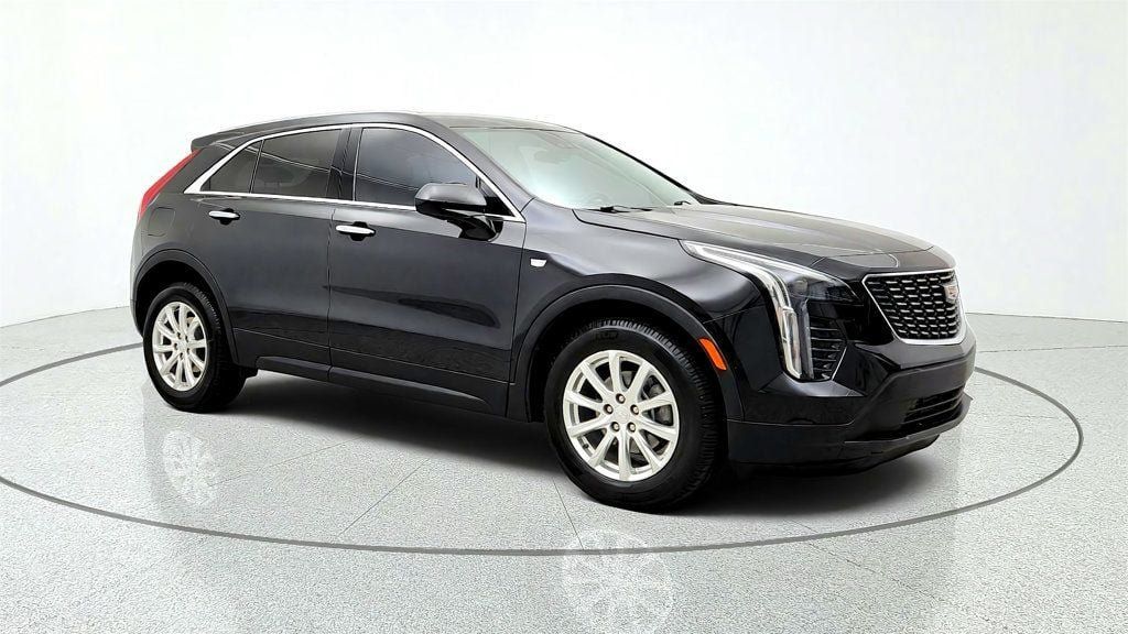 Used 2023 Cadillac XT4 Luxury w/ Driver Awareness Package FWD image 3