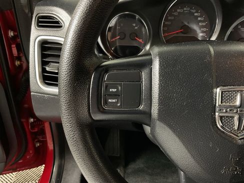 Used 2013 Dodge Avenger SE FWD image 21