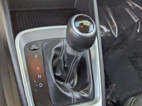 Used 2025 Hyundai Venue SEL image 28