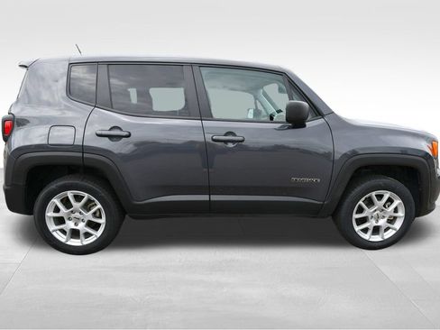Used 2023 Jeep Renegade Latitude AWD/4WD image 9