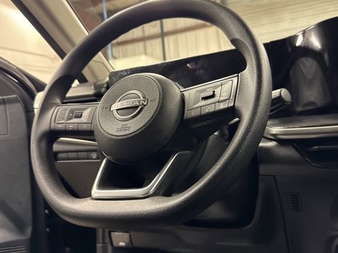 Used 2025 Nissan Kicks S image 10