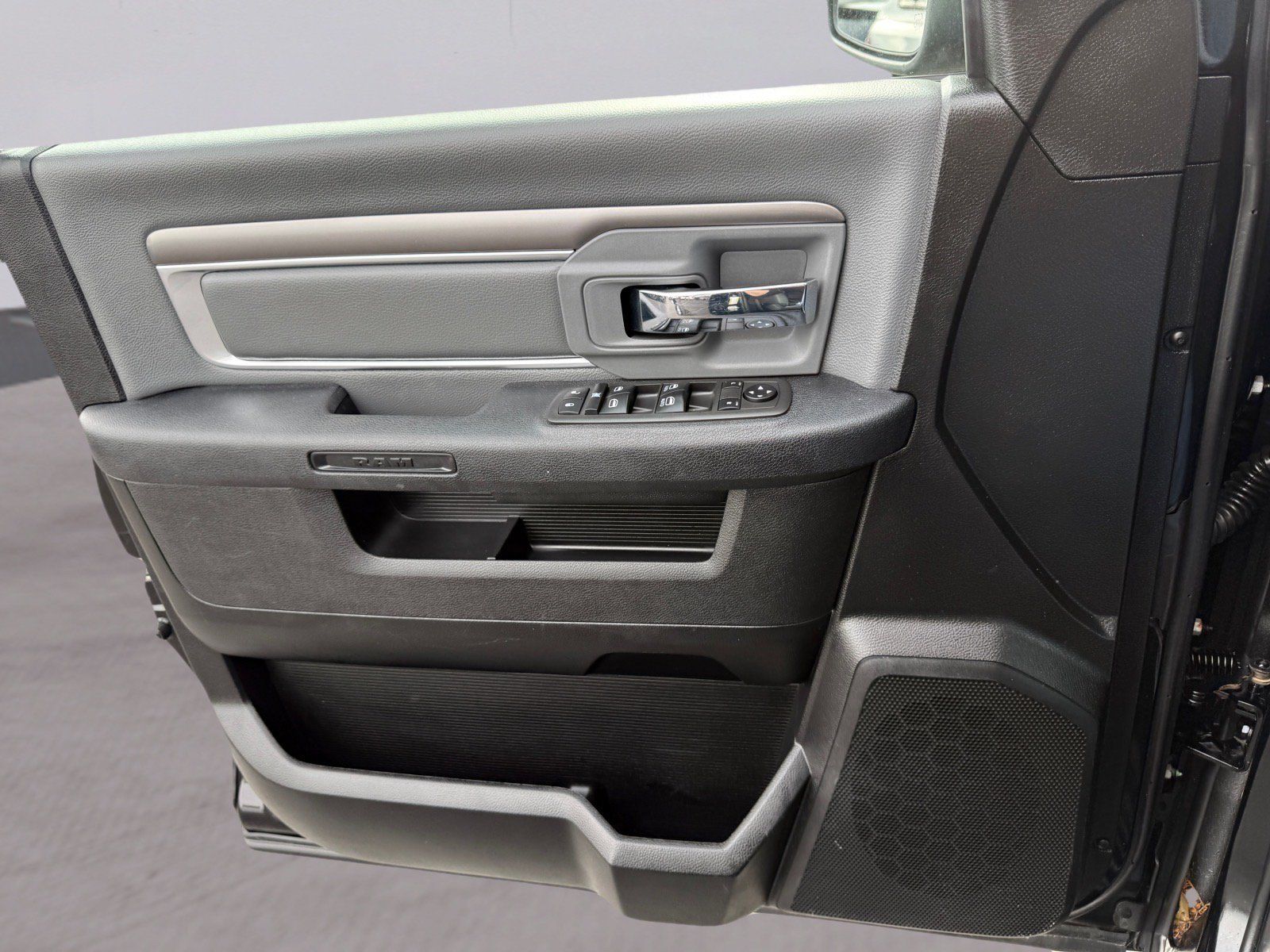 Used 2021 RAM 1500 Classic SLT RWD image 16