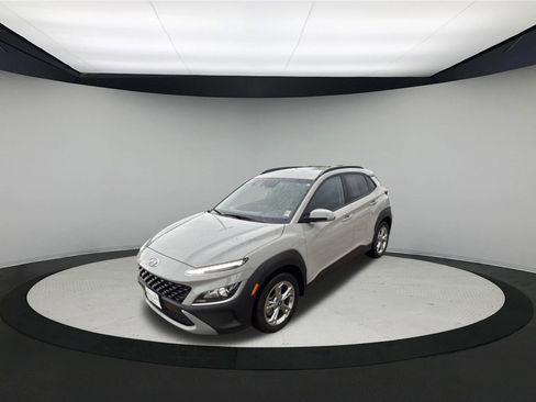 Used 2023 Hyundai Kona SEL AWD/4WD image 3
