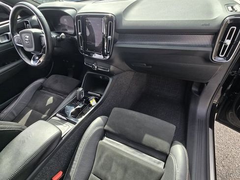 Used 2021 Volvo XC40 P8 Recharge w/ Advanced Package image 18