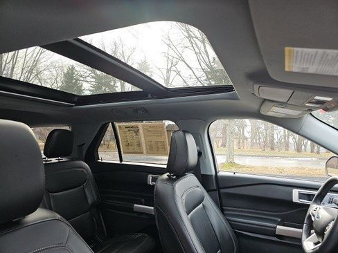 Used 2023 Ford Explorer XLT w/ Equipment Group 202A image 13