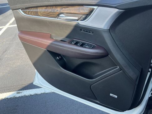 Used 2022 Cadillac XT6 Premium Luxury w/ Technology Package image 18