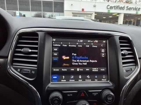 Used 2018 Jeep Grand Cherokee Laredo image 17