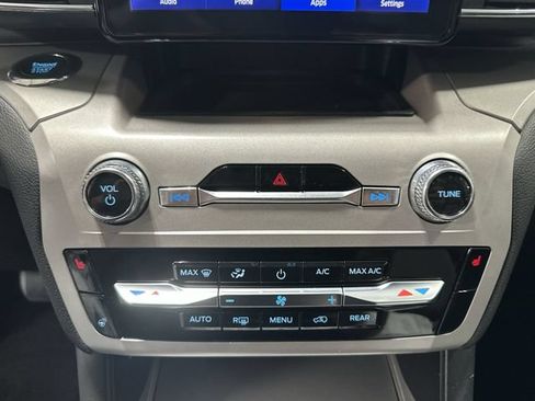Used 2023 Ford Explorer XLT w/ Equipment Group 202A AWD/4WD image 21