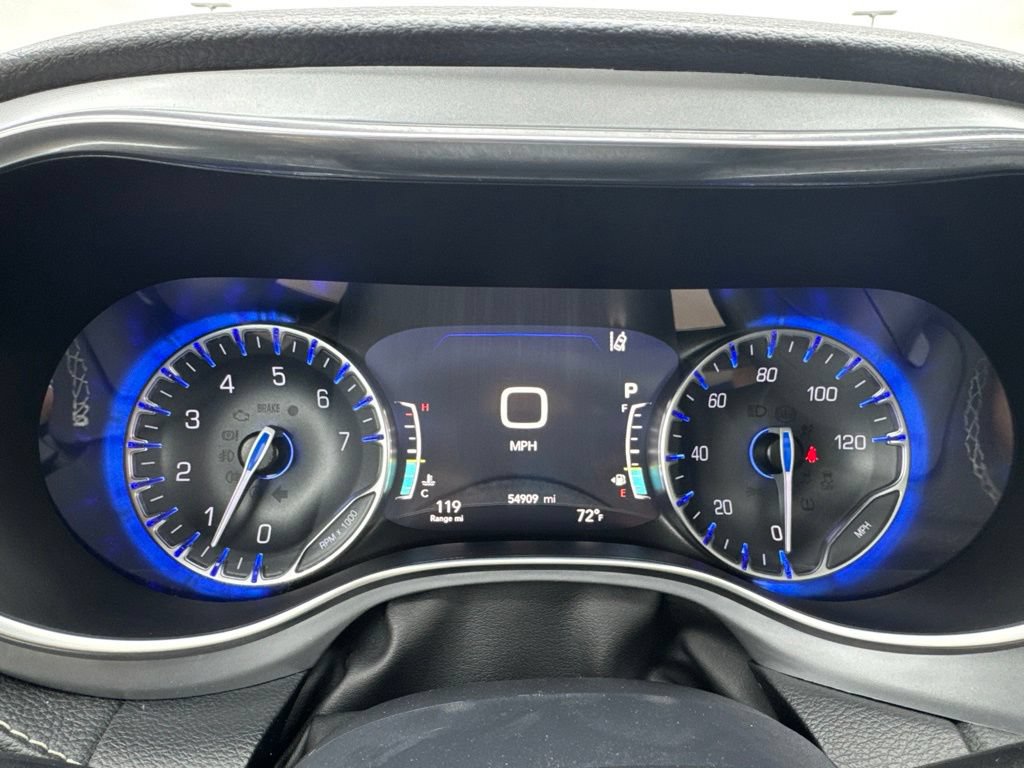 Used 2025 Chrysler Pacifica Limited FWD image 17