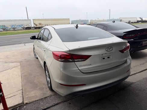Used 2017 Hyundai Elantra SE FWD image 17