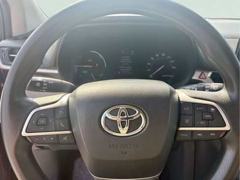 Used 2021 Toyota Sienna LE FWD image 14