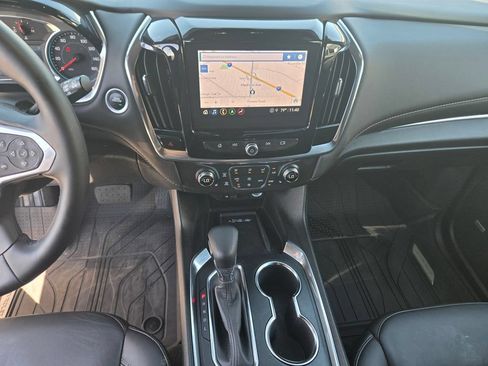 Certified 2023 Chevrolet Traverse LT w/ LT Premium Package AWD/4WD image 17