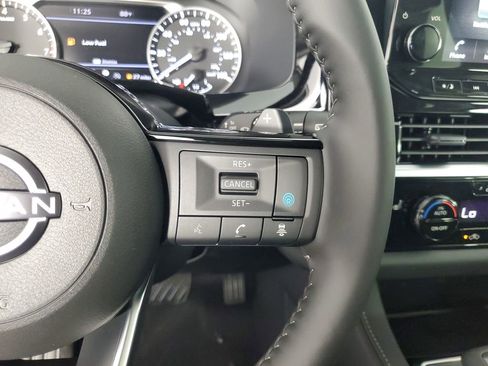 New 2025 Nissan Pathfinder SL image 25