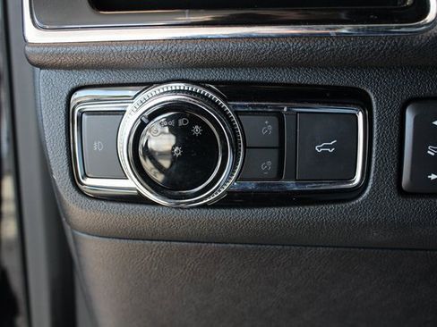 Used 2019 Lincoln Navigator Select image 9