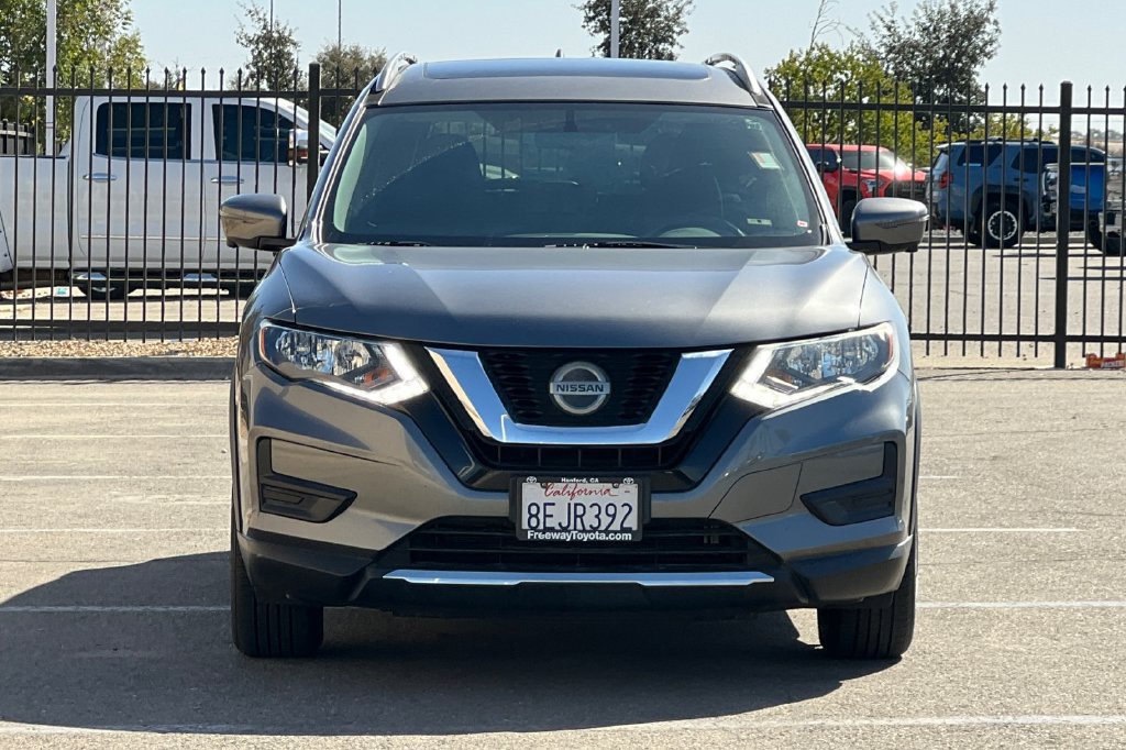 Used 2018 Nissan Rogue SV w/ Sun & Sound Touring Package FWD image 11