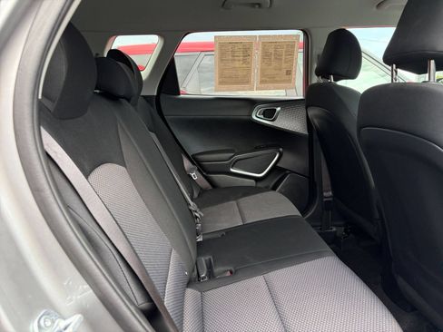 Used 2025 Kia Soul LX w/ LX Technology Package FWD image 19