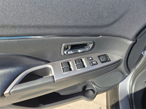 Used 2025 Mitsubishi Outlander Sport SE image 14