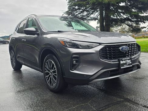 Used 2023 Ford Escape SE w/ PHEV Premium Package image 8