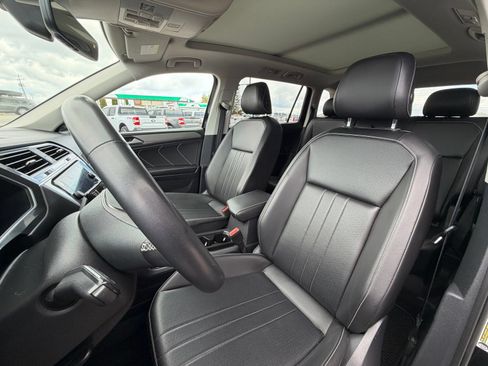 Used 2022 Volkswagen Tiguan SE AWD/4WD image 12