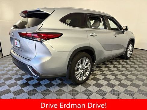 Certified 2023 Toyota Highlander Limited FWD image 23