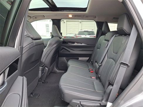 Used 2025 INFINITI QX60 Pure image 10