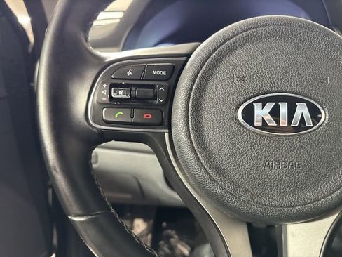 Used 2017 Kia Niro LX image 11