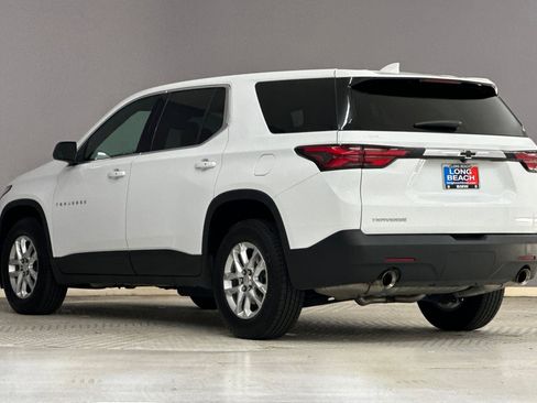 Used 2022 Chevrolet Traverse LS image 3