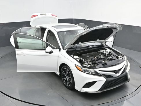 Used 2020 Toyota Camry SE image 38