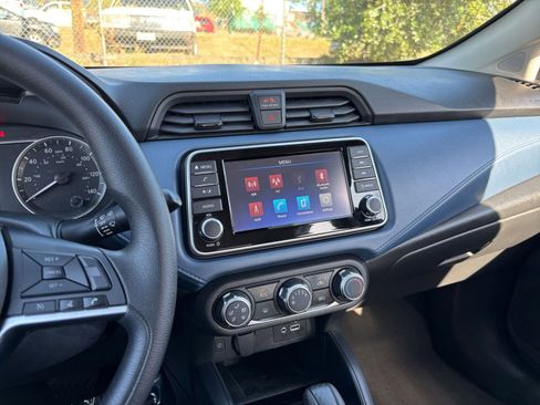 Used 2025 Nissan Versa SV image 17