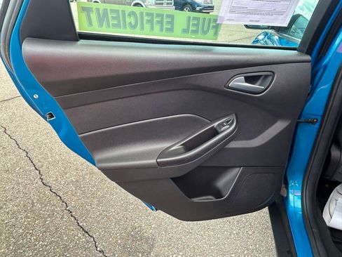 Used 2014 Ford Focus SE w/ SE Winter Package FWD image 13