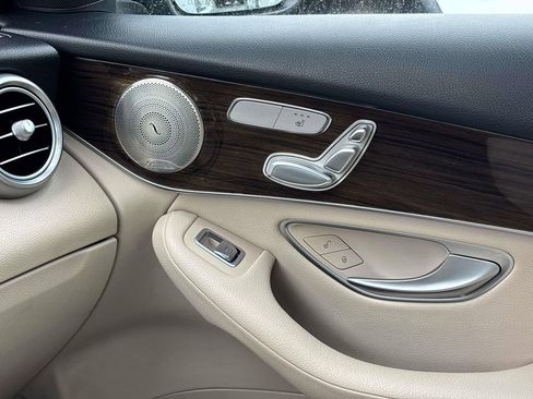 Used 2021 Mercedes-Benz GLC 300 4MATIC image 29
