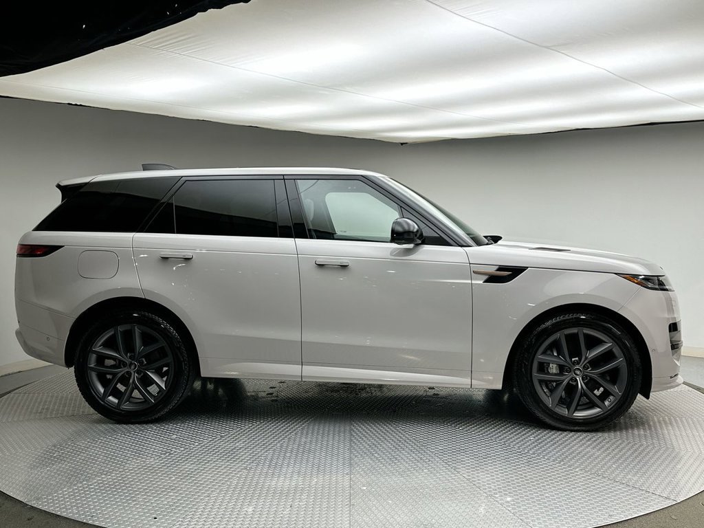 Used 2025 Land Rover Range Rover Sport Dynamic SE AWD/4WD image 14