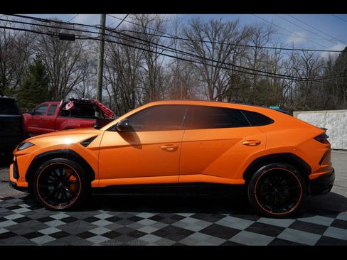 Used 2022 Lamborghini Urus AWD/4WD image 11