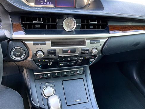 Used 2018 Lexus ES 350 w/ Luxury Package w/Wood Trim FWD image 30