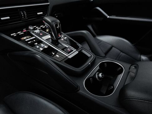 Certified 2023 Porsche Cayenne Coupe AWD/4WD image 22