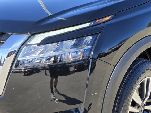 Used 2024 Nissan Pathfinder SL image 9